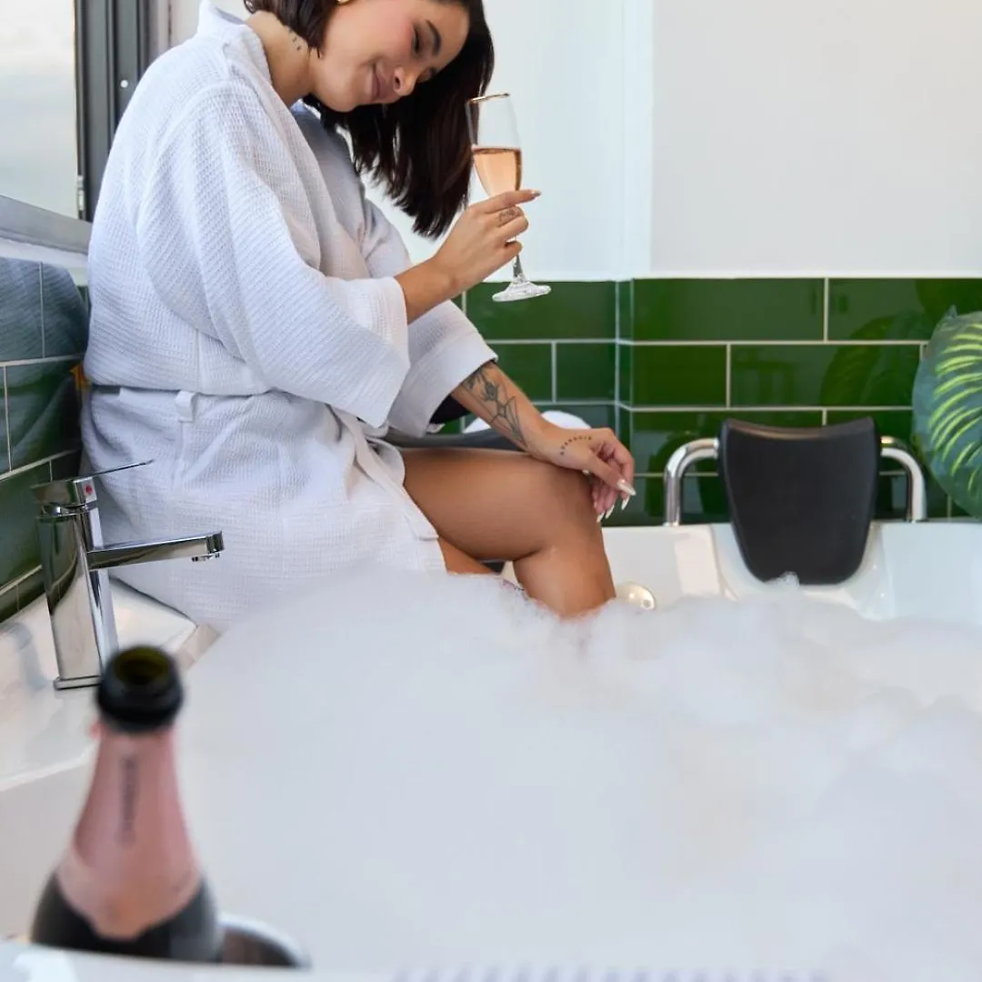 Rosa Negra Suite W Jacuzzi Near Stadium 麦德林 0*,