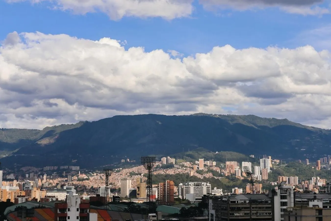 Rosa Negra Suite W Jacuzzi Near Stadium Medellín